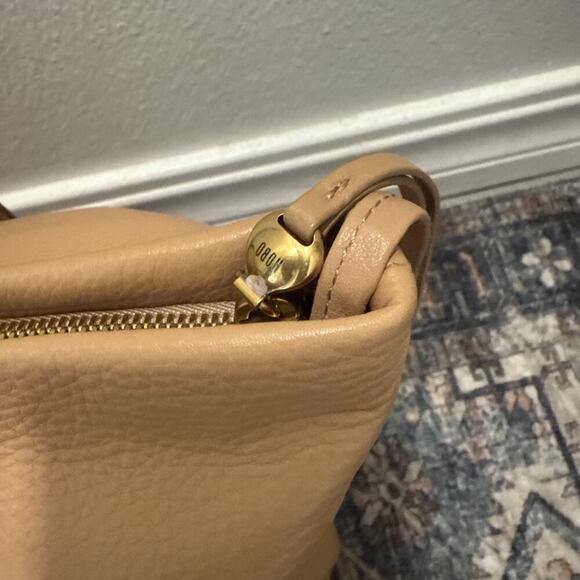 Hobo  Sandstorm Leather Large East West Tote Bag W/ Outside Pocket - Picture 8 of 12